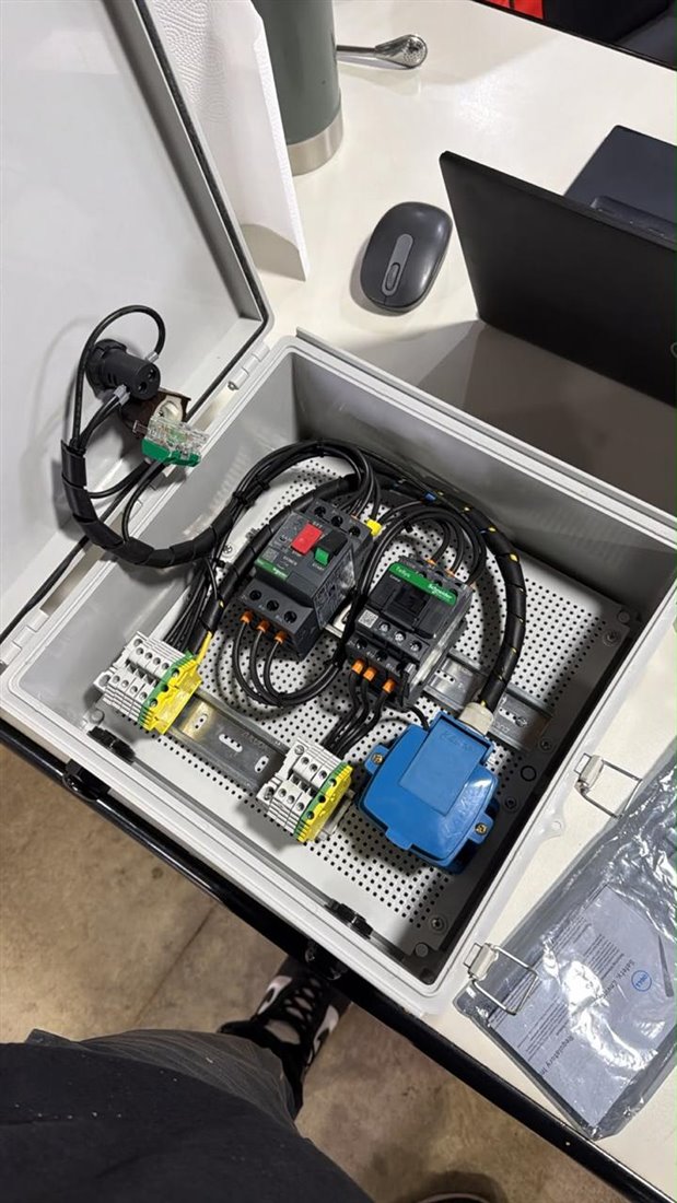 Caja de comando con guardamotor y contactor Schneider Electric