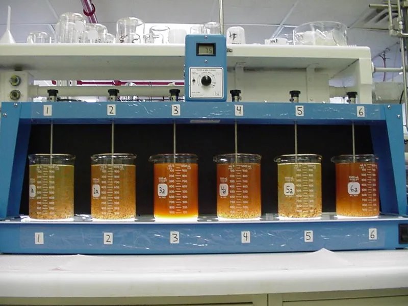 Ensayo de jarras: prueba de coagulación-floculación con distintas dosis