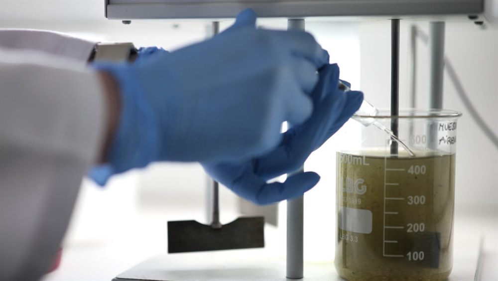 Ensayo de coagulación-floculación de una muestra de efluente en laboratorio